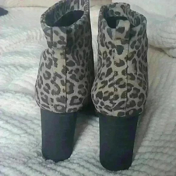 Charles by Charles David Womens Bally slip on Booties sz 7 - Picture 4 of 8